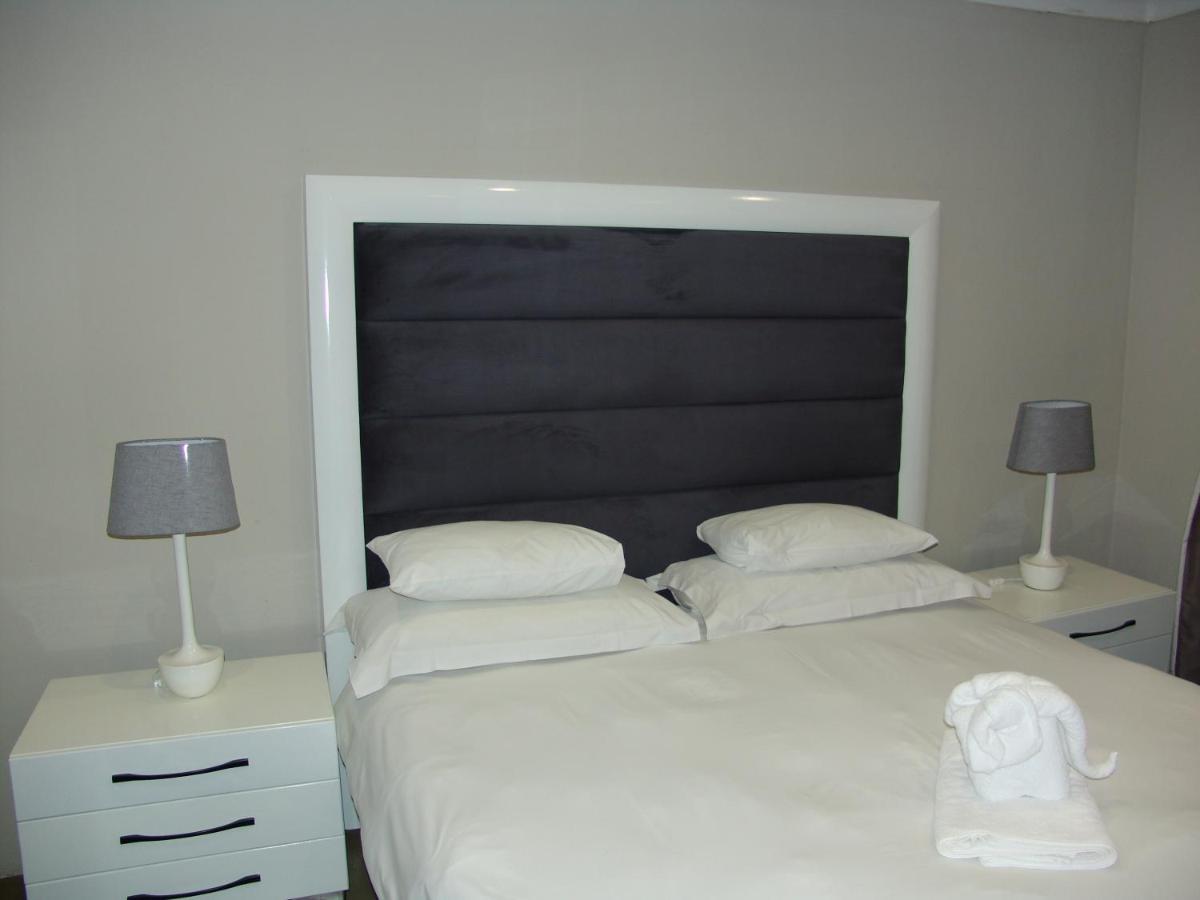 African Moon Corporate House Kempton Park Exterior foto