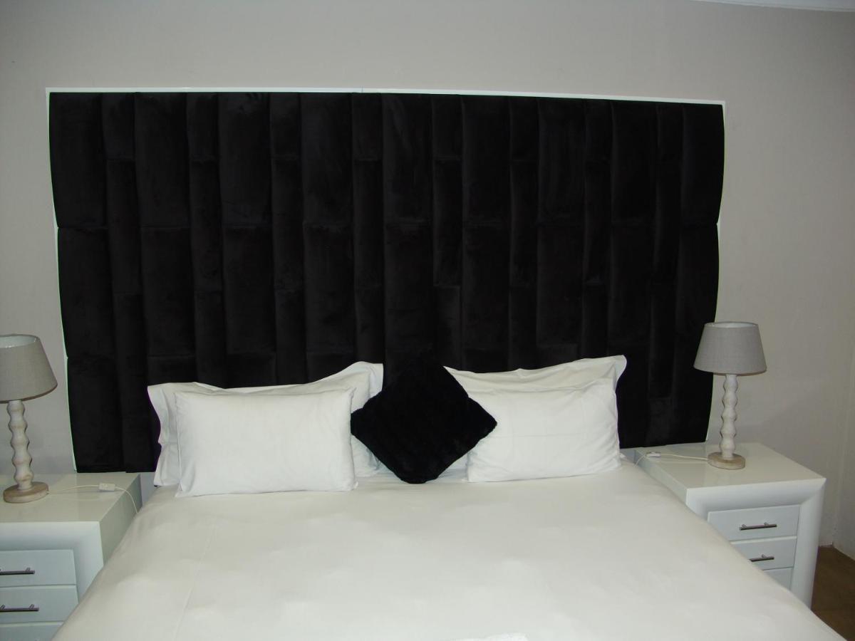 African Moon Corporate House Kempton Park Exterior foto