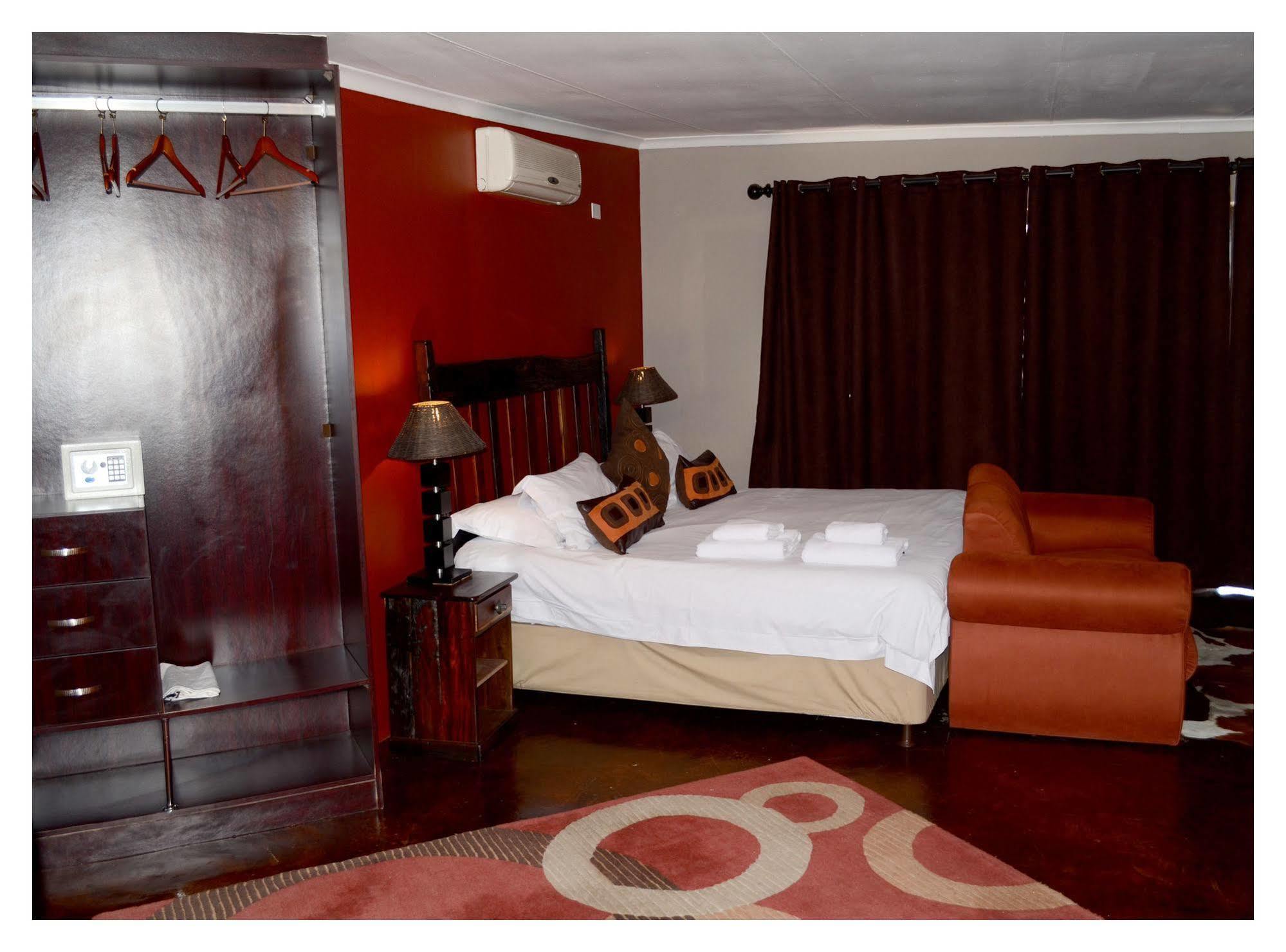 African Moon Corporate House Kempton Park Exterior foto